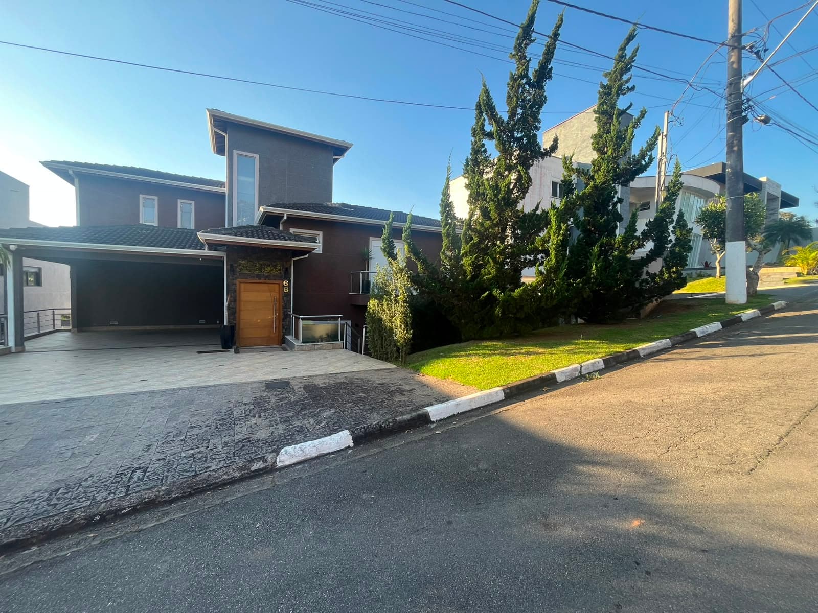 Casa para Locação na Granja Viana – 5 Dormitórios | R$ 25.006/mês