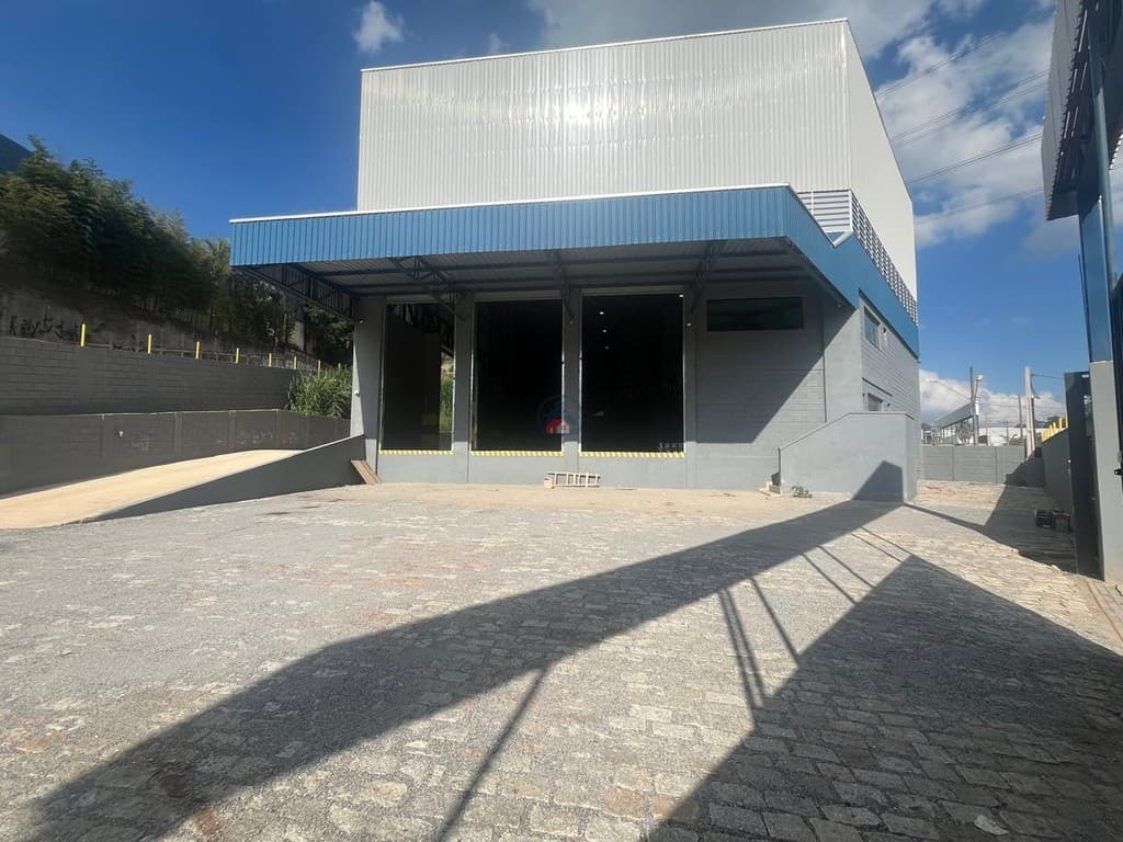 OPORTUNIDADE LOGÍSTICA NA BR-116 | 820 M² + 3 DOCAS