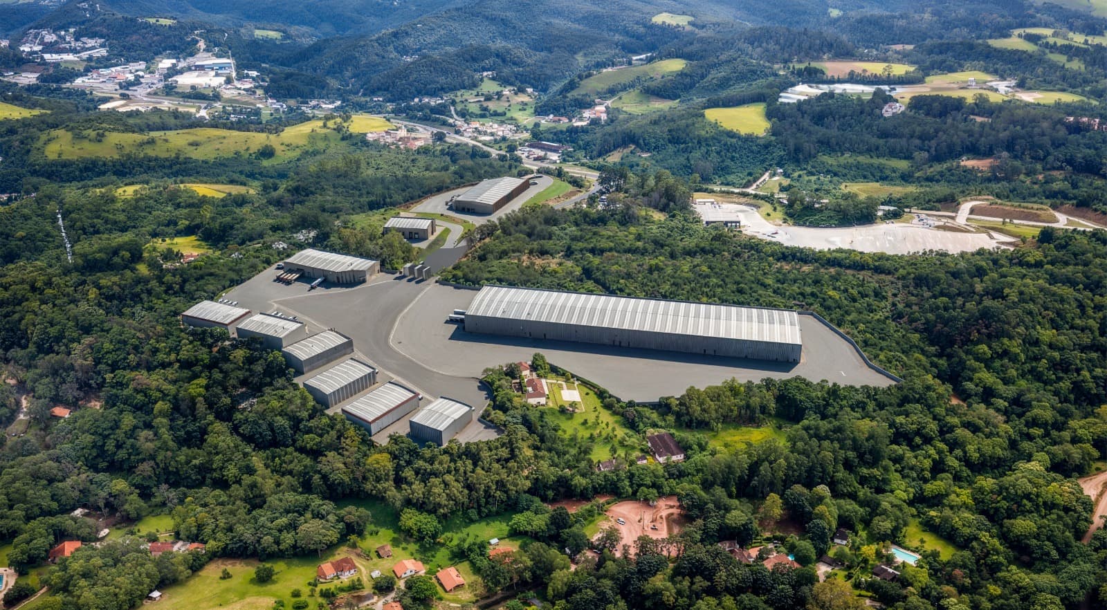 Lote 5.671,89 m² na BR-116 KM 292 | Platô 3.763 m² | Industrial e Logístico